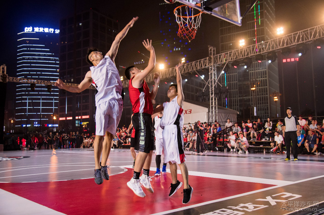 于在场上做 于在场上做