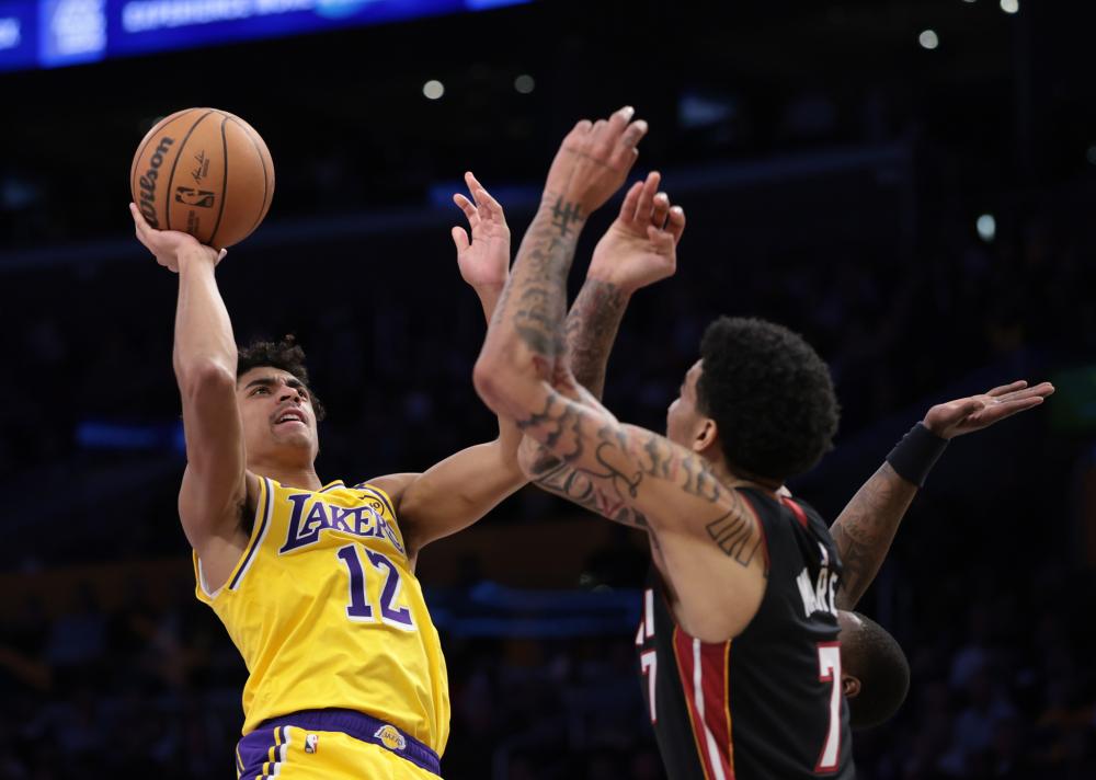 羽毛球队争 羽毛球队争